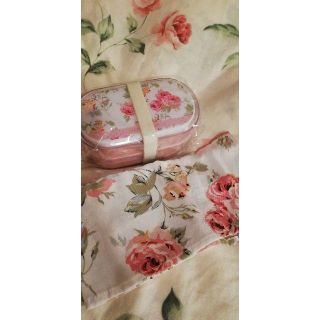 ローラアシュレイ(LAURA ASHLEY)の新品ランチボックスとナフキン(弁当用品)