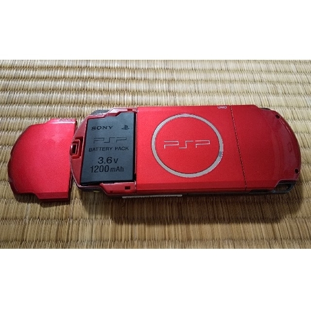 SONY(ソニー)のPSP3000&ｷﾝｸﾞﾀﾞﾑﾊｰﾂ (ﾊﾞｰｽ ﾊﾞｲ ｽﾘｰﾌﾟ) エンタメ/ホビーのゲームソフト/ゲーム機本体(携帯用ゲームソフト)の商品写真