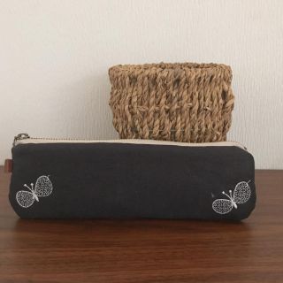 ミナペルホネン(mina perhonen)のミナペルホネンchochoで作成しましたハンドメイドペンポーチです(ポーチ)