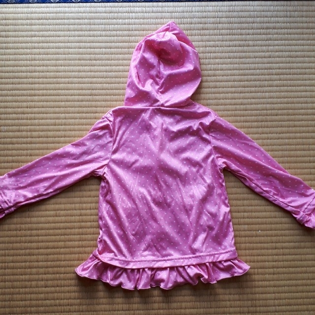 110　ラッシュガード　ピンク　長袖 キッズ/ベビー/マタニティのキッズ服女の子用(90cm~)(水着)の商品写真