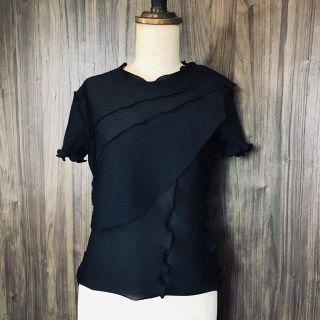 イッセイミヤケ(ISSEY MIYAKE)の美品 kotohayokozawa コトハヨコザワ 黒 トップス(カットソー(半袖/袖なし))