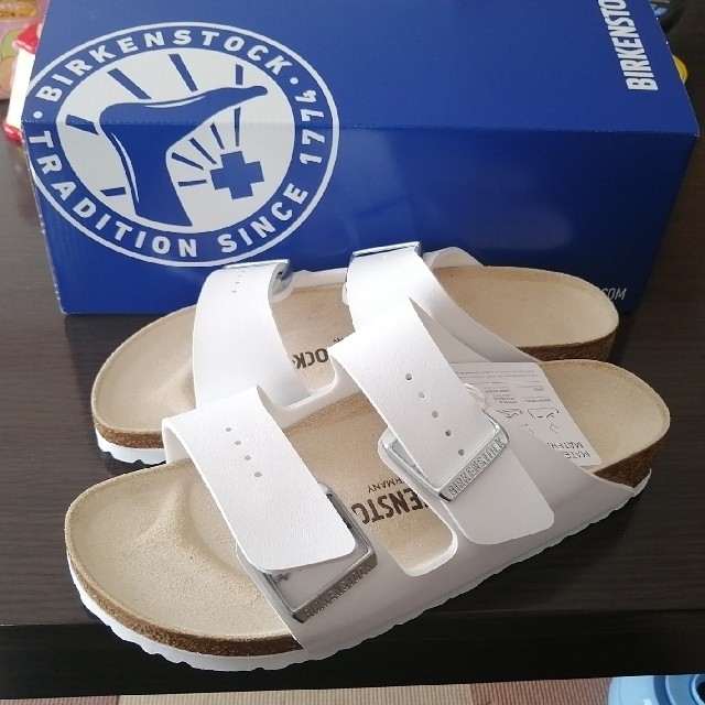 BIRKENSTOCK(ビルケンシュトック)の【新品・未使用・値下中】BIRKENSTOCK アリゾナ bs レディースの靴/シューズ(サンダル)の商品写真