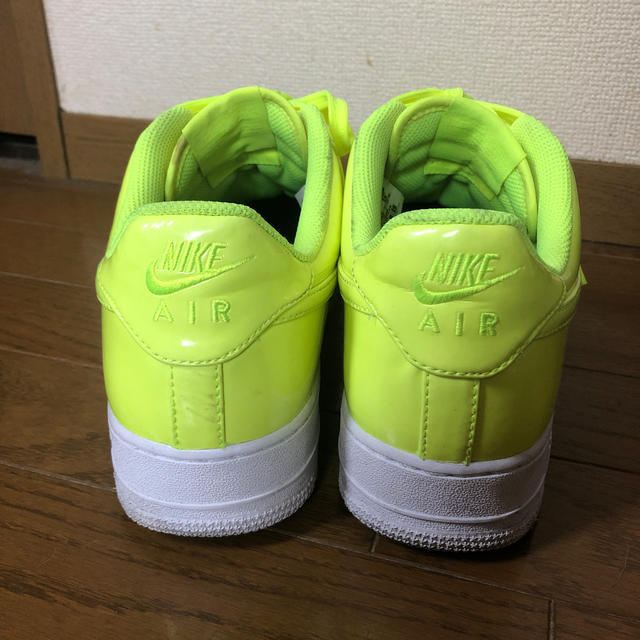 NIKE  スニーカー　蛍光