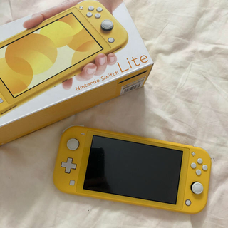 ニンテンドースイッチ(Nintendo Switch)の任天堂　スイッチライト　yellow あつまれどうぶつの森(家庭用ゲーム機本体)
