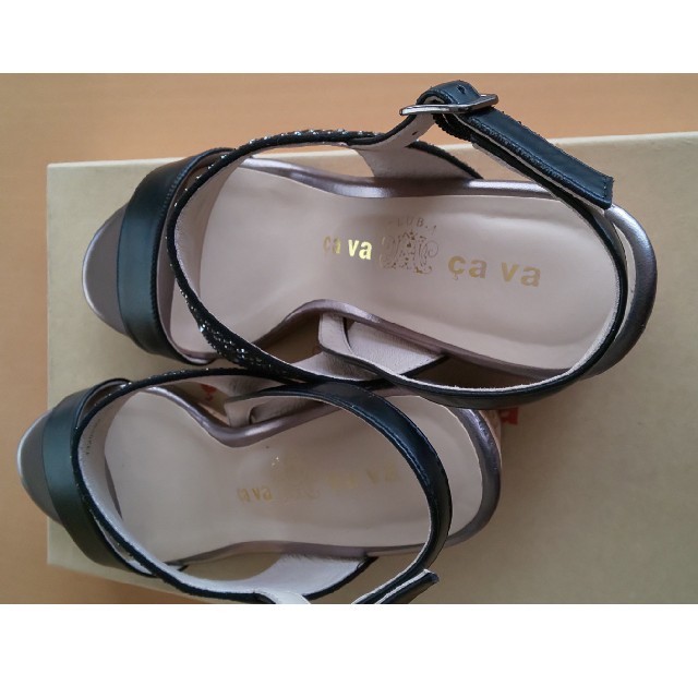 cavacava(サヴァサヴァ)のcava cava 黒サンダル 22･5センチ レディースの靴/シューズ(サンダル)の商品写真