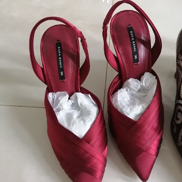 ZARA(ザラ)のZara Red Pumps, 22.5 cm  - New, Unused レディースの靴/シューズ(ハイヒール/パンプス)の商品写真