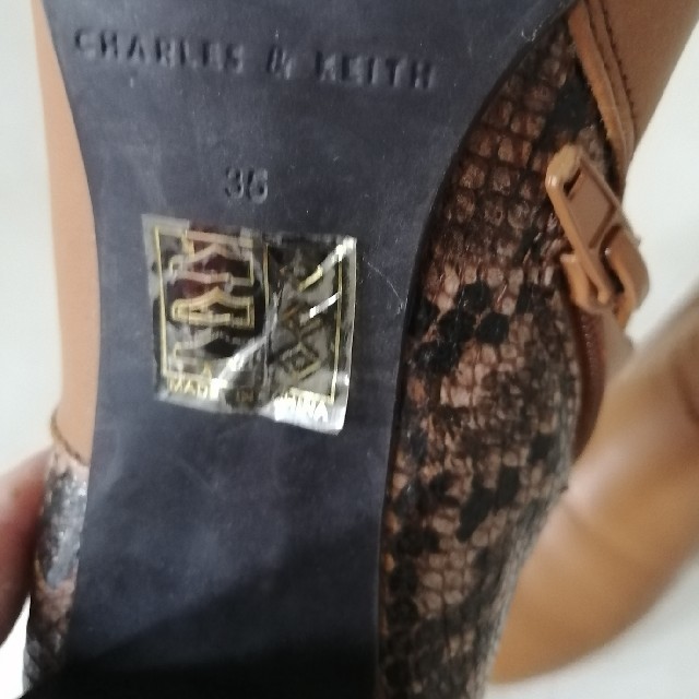 Charles and Keith(チャールズアンドキース)のCharles and Keith boots - 22.5 cm, brown レディースの靴/シューズ(ハイヒール/パンプス)の商品写真