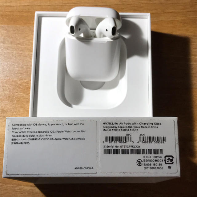 Apple(アップル)のAirPods 第二世代　MV7N2J/A スマホ/家電/カメラのオーディオ機器(ヘッドフォン/イヤフォン)の商品写真