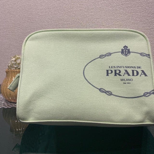 PRADA(プラダ)のプラダノベルティポーチ レディースのファッション小物(ポーチ)の商品写真