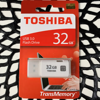 トウシバ(東芝)の東芝 TOSHIBA USBメモリ 3.0 32GB(PC周辺機器)
