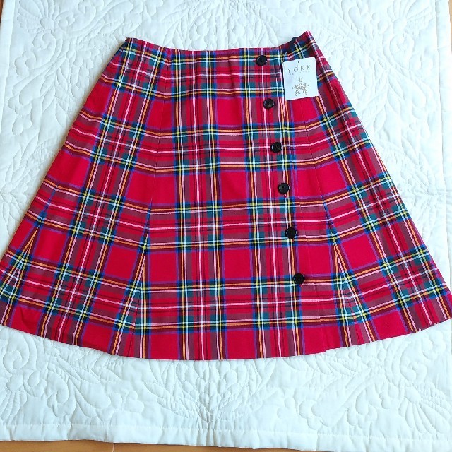 Yorkland(ヨークランド)の再値下げ✴タグ付き新品【YorkIand】ボタンラップスカート レディースのスカート(ひざ丈スカート)の商品写真