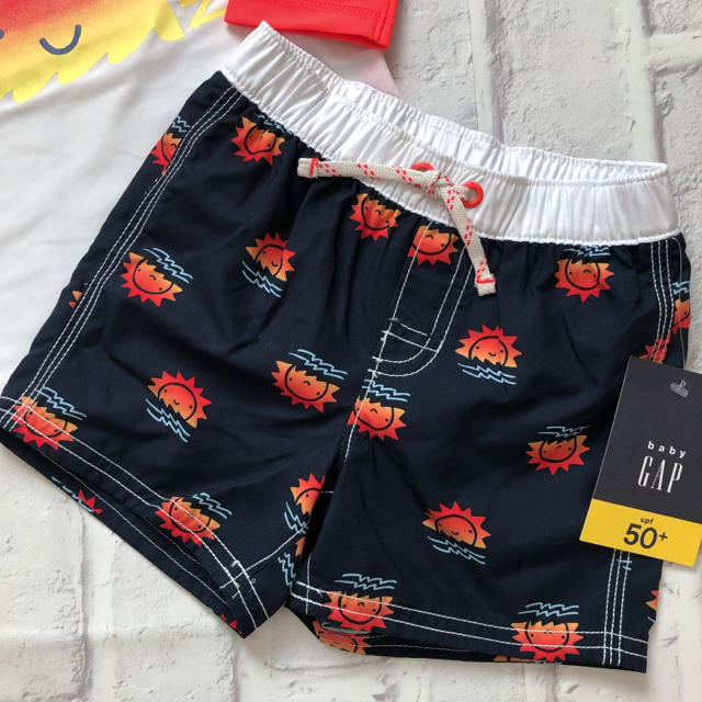 babyGAP(ベビーギャップ)の☆ 新品　baby  GAP  ラッシュガードスイムウェア　☆ キッズ/ベビー/マタニティのキッズ服男の子用(90cm~)(水着)の商品写真