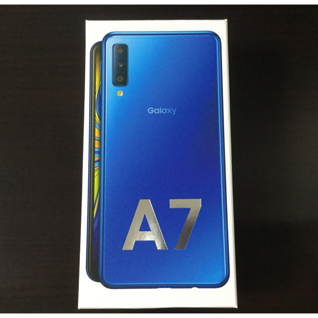 Galaxy(ギャラクシー)のGalaxy A7 64GB ブルー SIMフリー 新品未開封 スマホ/家電/カメラのスマートフォン/携帯電話(スマートフォン本体)の商品写真