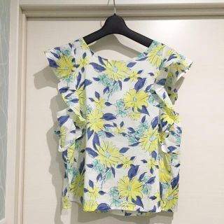 ダブルクローゼット(w closet)のダブクロ新品フリルブラウス(シャツ/ブラウス(半袖/袖なし))