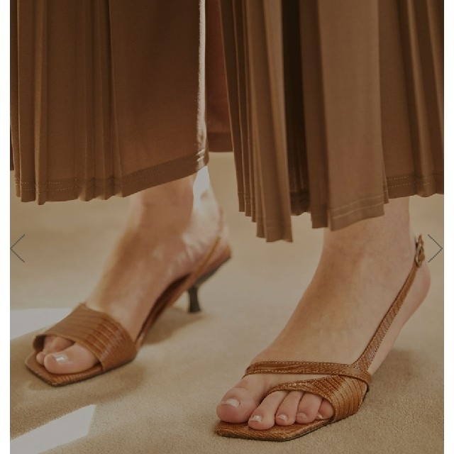 Ameri VINTAGE(アメリヴィンテージ)のアメリヴィンテージ    ASYMMETRY THONG SANDAL レディースの靴/シューズ(サンダル)の商品写真