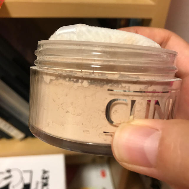 CLINIQUE(クリニーク)のCLINIQUE パウダー コスメ/美容のベースメイク/化粧品(フェイスパウダー)の商品写真