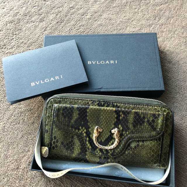 ファッション小物BVLGARI 長財布　パイソン　レオニ　オリーブ