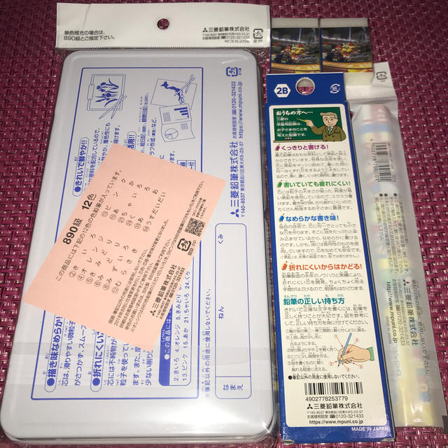 三菱鉛筆(ミツビシエンピツ)のマリオカート　色鉛筆12色・かきかた鉛筆［２Ｂ］12本・赤鉛筆2本・消しゴム2個 エンタメ/ホビーのアート用品(色鉛筆)の商品写真