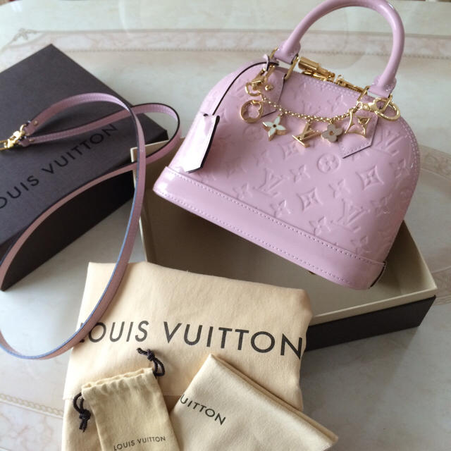 LOUIS VUITTON(ルイヴィトン)のヴィトン♡アルマBB♡ローズバレリーヌ レディースのバッグ(ハンドバッグ)の商品写真