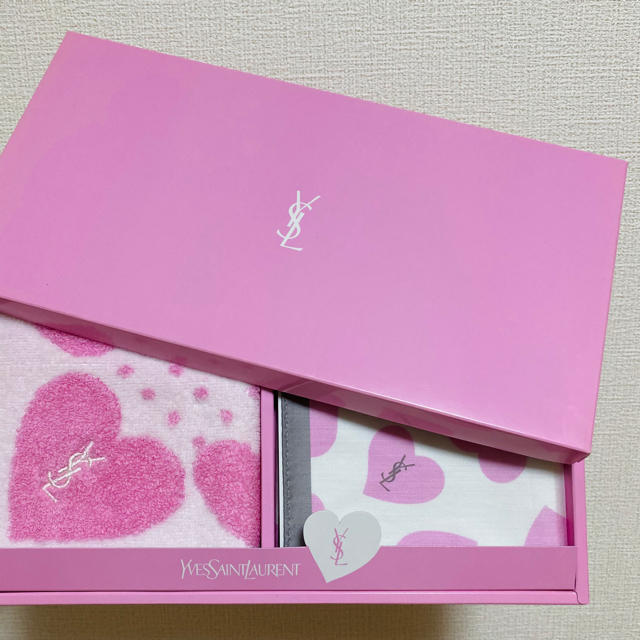 Yves Saint Laurent Beaute(イヴサンローランボーテ)のイブサンローラン レディースのファッション小物(ハンカチ)の商品写真