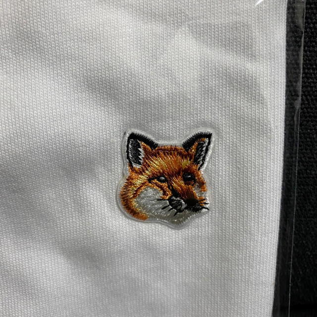 MAISON KITSUNE'(メゾンキツネ)のメゾンキツネ XSサイズ 白色 ロゴ Tシャツ SINGLE FOX HEAD レディースのトップス(Tシャツ(半袖/袖なし))の商品写真