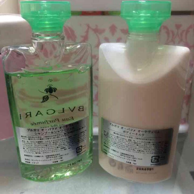 BVLGARI(ブルガリ)のルナルナ様専用ブルガリ&エスティローダー コスメ/美容のボディケア(ボディローション/ミルク)の商品写真