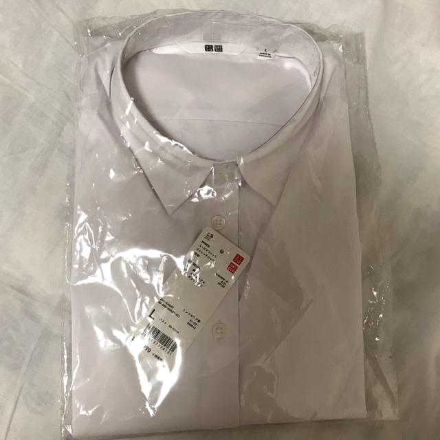 UNIQLO(ユニクロ)のUNIQLO Yシャツ　長袖　新品　未開封 レディースのトップス(シャツ/ブラウス(長袖/七分))の商品写真