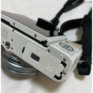 OLYMPUS - OLYMPUS PEN Lite E-PL7 ホワイト SDカード付きの通販 by ...