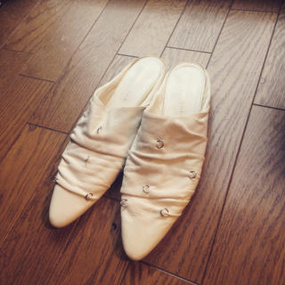 ツモリチサト(TSUMORI CHISATO)のツモリチサト 白い革靴(スリッポン/モカシン)