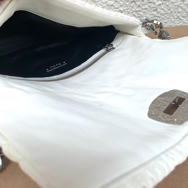 miumiu(ミュウミュウ)のミュウミュウ ビジュー ナッパ クリスタル バッグ スワロフスキー ホワイト レディースのバッグ(ショルダーバッグ)の商品写真