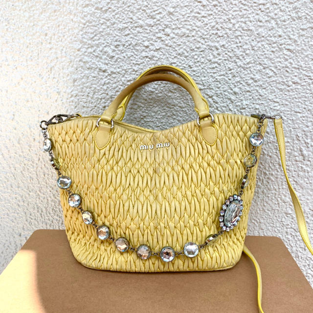 miumiu(ミュウミュウ)のさーちゃん様専用ミュウミュウ ギャザー ナッパ クリスタル バッグ レディースのバッグ(ハンドバッグ)の商品写真