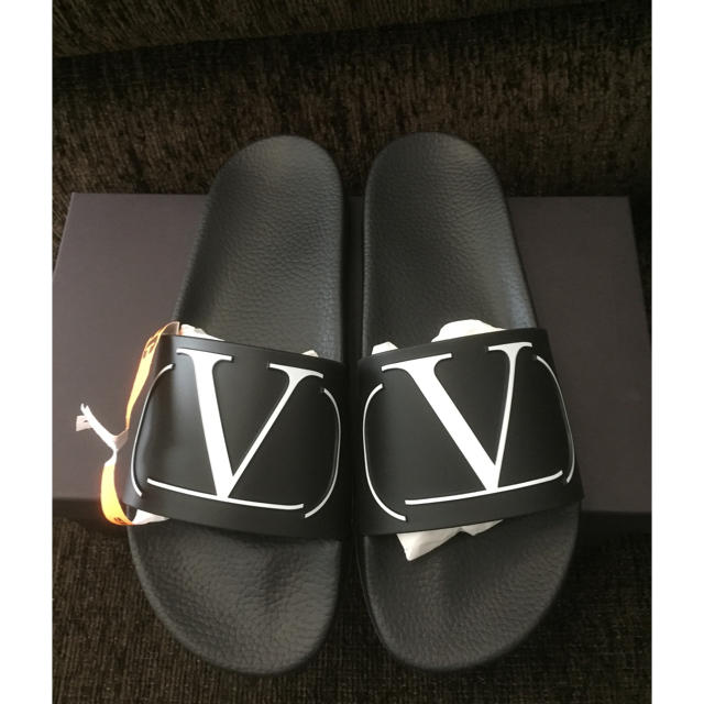 VALENTINO(ヴァレンティノ)の新品未使用 VALENTINO ヴァレンティノ Vロゴ VLTN サンダル 44 メンズの靴/シューズ(サンダル)の商品写真