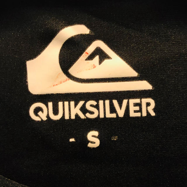 QUIKSILVER(クイックシルバー)の✧︎QUIKSILVER ラッシュガード（Sサイズ）✧︎ メンズの水着/浴衣(水着)の商品写真