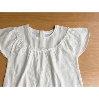 ザラキッズ(ZARA KIDS)のzara baby 90 100 トップス ブラウス Tシャツ ホワイト 刺繍(Tシャツ/カットソー)