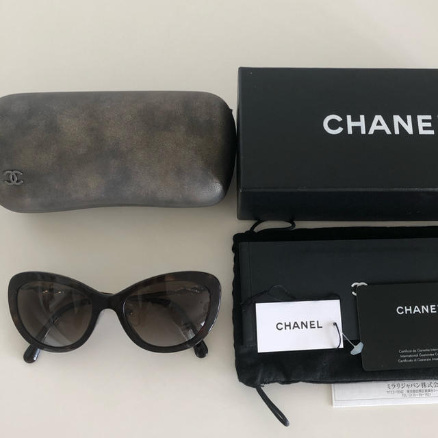 CHANEL(シャネル)のシャネルパールサングラス　 レディースのファッション小物(サングラス/メガネ)の商品写真