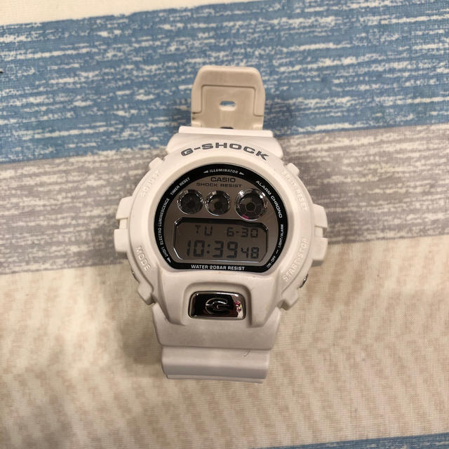 G-SHOCK(ジーショック)のG-SHOCK 白 メンズの時計(腕時計(デジタル))の商品写真