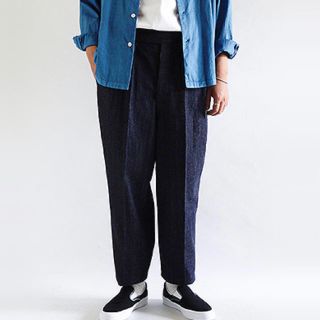 コモリ(COMOLI)のNEAT DENIM beltless M(スラックス)