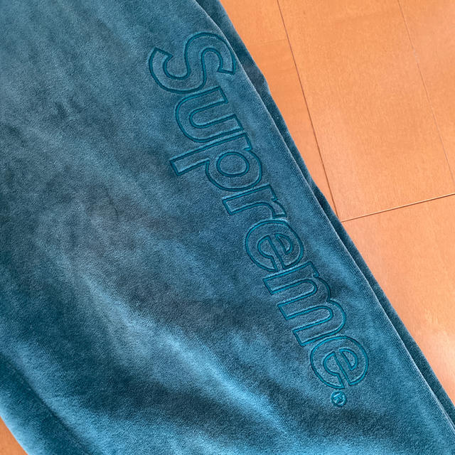 Supreme(シュプリーム)のsupreme × LACOSTE velour pants グリーン　S メンズのパンツ(スラックス)の商品写真