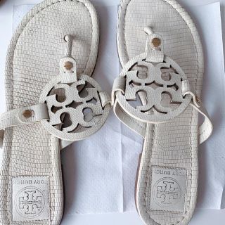 トリーバーチ(Tory Burch)のトリーバーチ　クリーム　サンダル(サンダル)