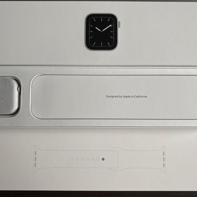 Apple Watch(アップルウォッチ)のApple Watch series5 40mm シルバー　GPSモデル スマホ/家電/カメラのスマホアクセサリー(その他)の商品写真