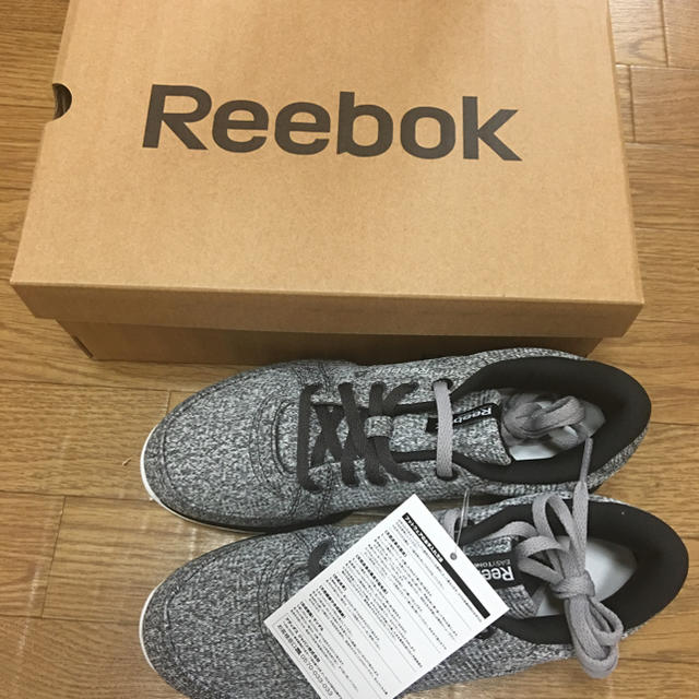 レトロ紗栄子editionReebok