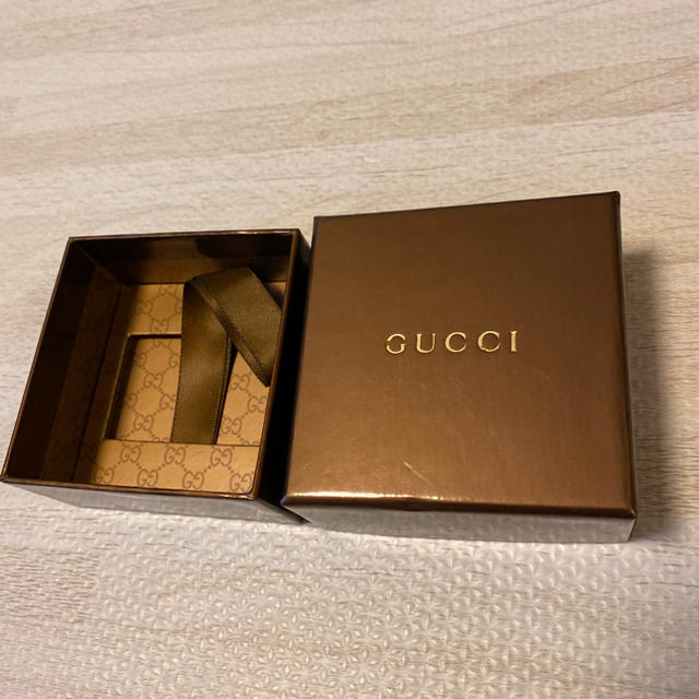 Gucci(グッチ)の非売品！ GUCCI グッチ ぐっち ボックス 空箱 付属品 ゴールド 金 レディースのバッグ(ショップ袋)の商品写真