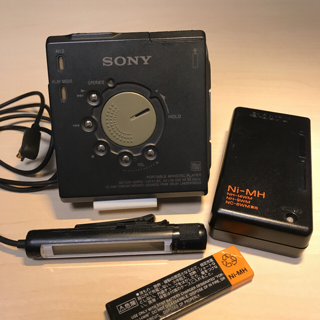 SONY(ソニー)の【美品DE完動品】 SONY MD WALKMAN MZ-E500 スマホ/家電/カメラのオーディオ機器(ポータブルプレーヤー)の商品写真