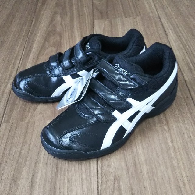 asics(アシックス)の新品❗️asicsトレーニングシューズ20.5センチ スポーツ/アウトドアの野球(シューズ)の商品写真