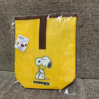 スヌーピー(SNOOPY)の黄色　スヌーピー  保冷温　ランチバッグ　不織布　新品未使用未開封(弁当用品)