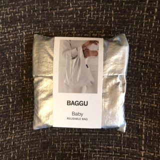 ビームス(BEAMS)の【BAGGU BABY】バグー　ベビー　シルバー　メタリック　エコバック　新品(エコバッグ)