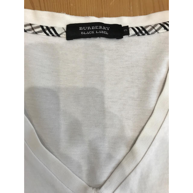 BURBERRY BLACK LABEL(バーバリーブラックレーベル)のバーバリー　Vネックシャツ メンズのトップス(Tシャツ/カットソー(半袖/袖なし))の商品写真