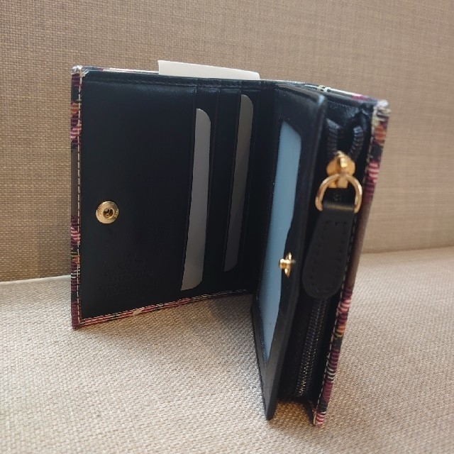 Vivienne Westwood(ヴィヴィアンウエストウッド)の梶くぅ太様専用！新品　ヴィヴィアンウエストウッド二つ折り財布 レディースのファッション小物(財布)の商品写真