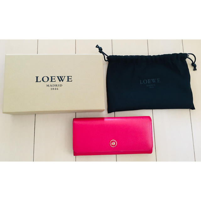 LOEWE(ロエベ)の長財布 LOEWE 赤 レディースのファッション小物(財布)の商品写真