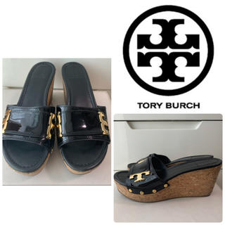 トリーバーチ(Tory Burch)のトリーバーチ　ブラックエナメル　サンダル(サンダル)